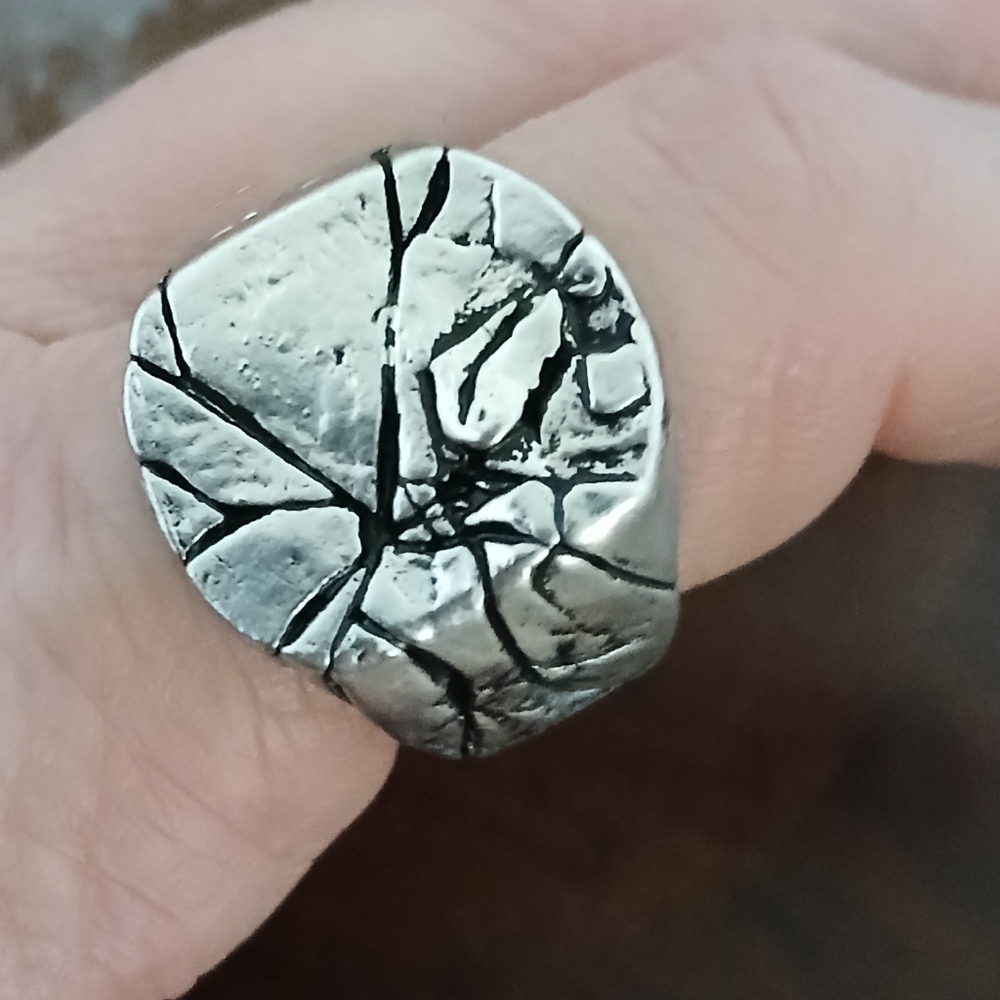 New Men's Cracked Silver Signet Ring.